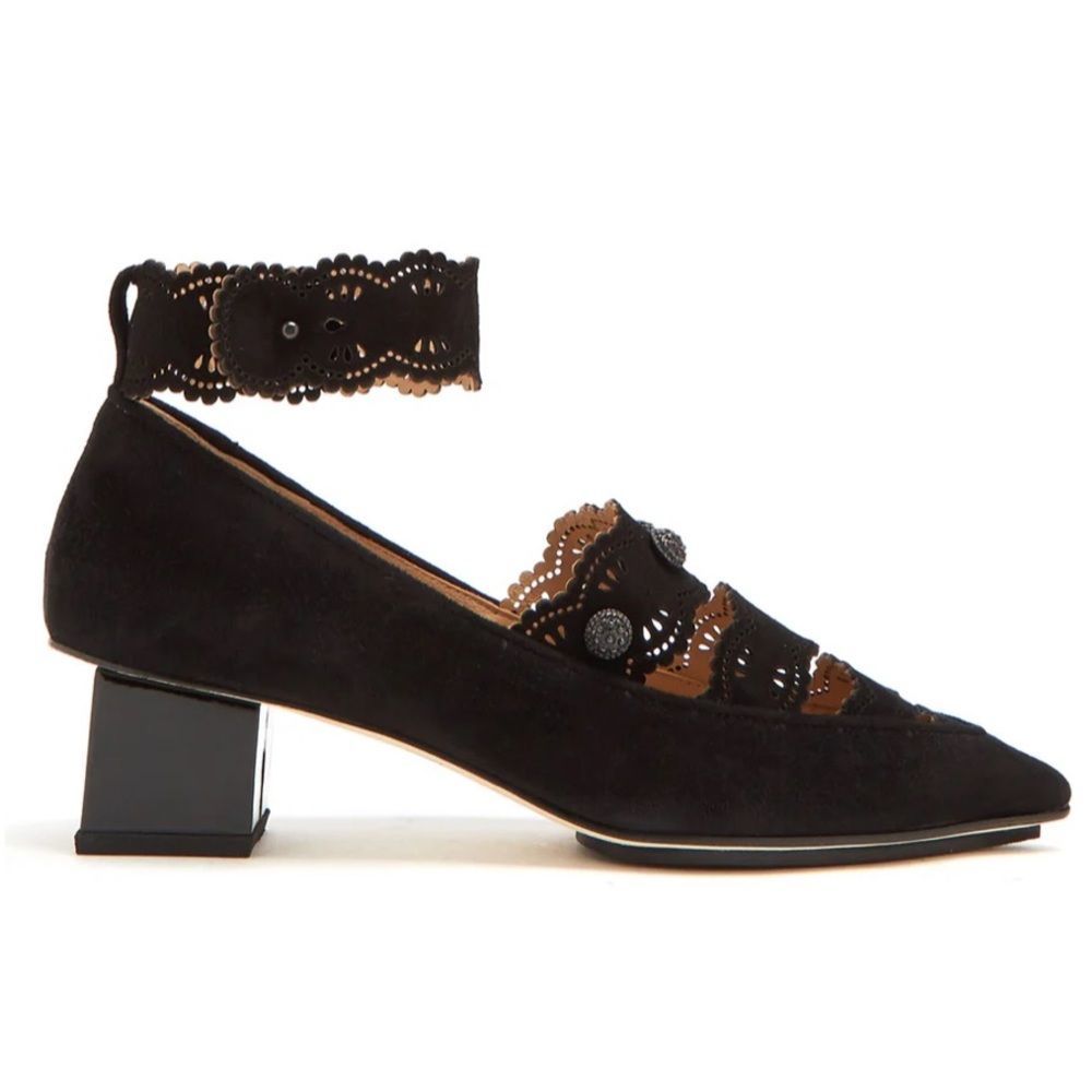 Rue Street Victorian influenced castelo pump